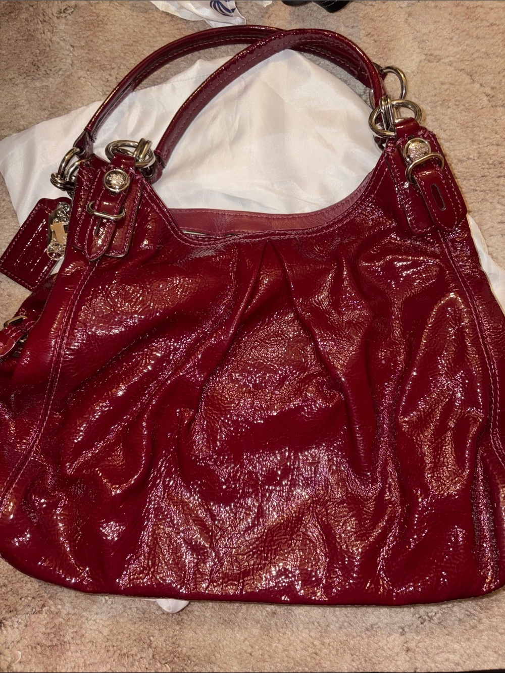 Coach Maggie bag in patent cranberry